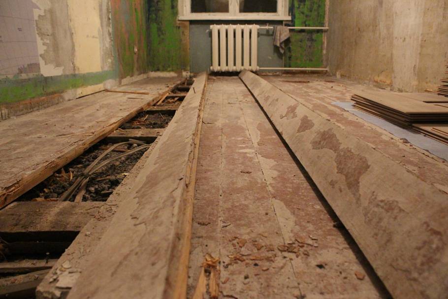 Как производится замена деревянного пола на бетонный в частном доме