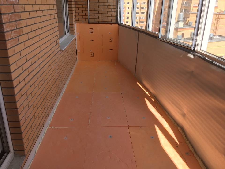 Напольное покрытие на балконе или лоджии своими руками: как выровнять, чем отделать и пошаговая инструкция по монтажу