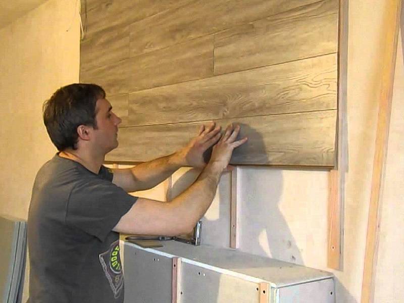 Укладка ламината на стену своими руками: пошаговая инструкция, вертикальный и горизонтальный монтаж, простая технология, под телевизор