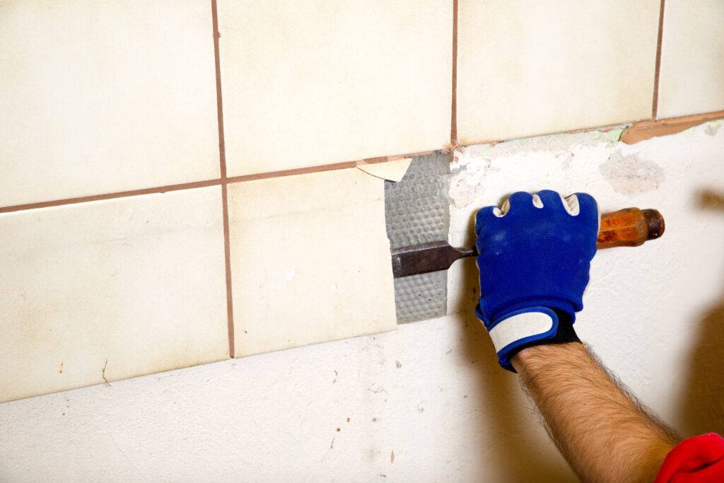Как правильно положить плитку в ванной комнате на стены и пол своими руками