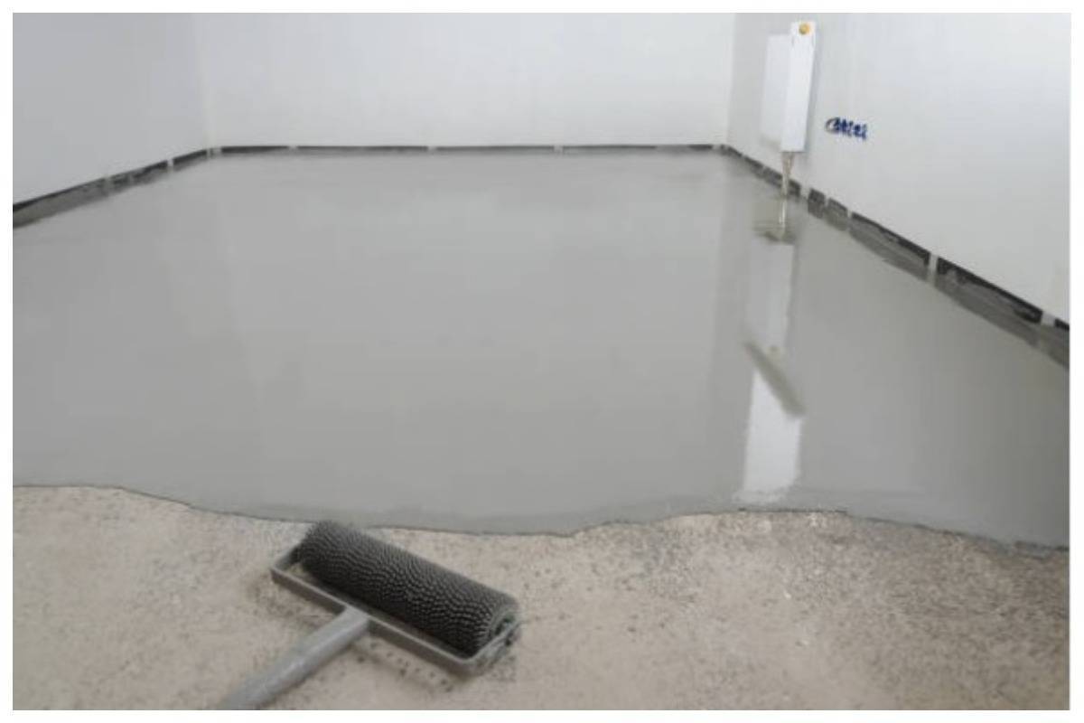 Выравнивание пола плиточным клеем: как это сделать правильно