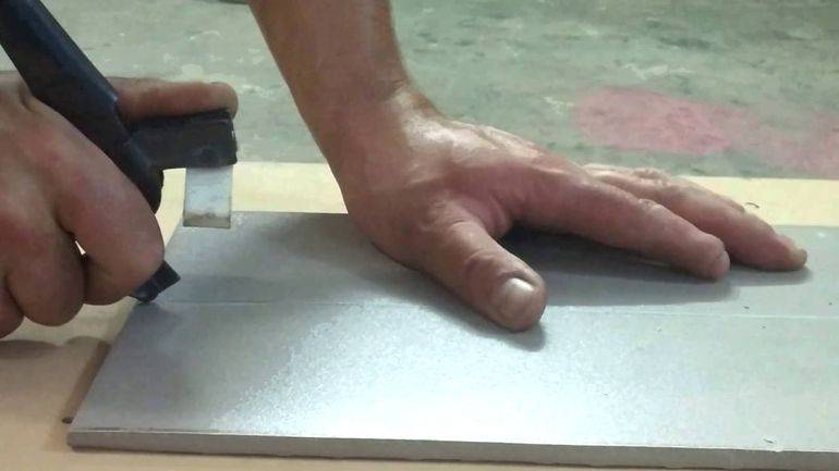 Как резать плитку без плиткореза » изобретения и самоделки