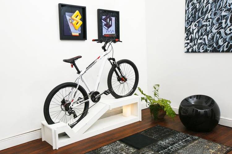 Как хранить велосипед в квартире если совсем нет места