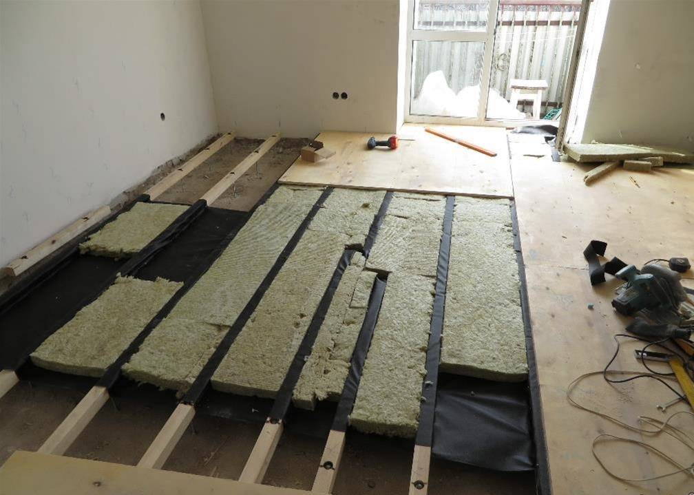 Как выравнивать бетонные полы: под линолеум, без стяжки и под ламинат