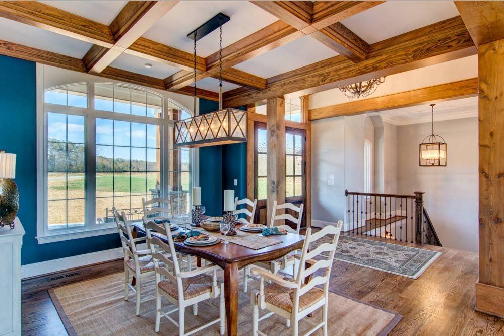 Балки на потолке: как не «нагрузить» интерьер и сделать комнату уютной