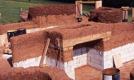Глинобитные дома: технология строительства землебитных домов