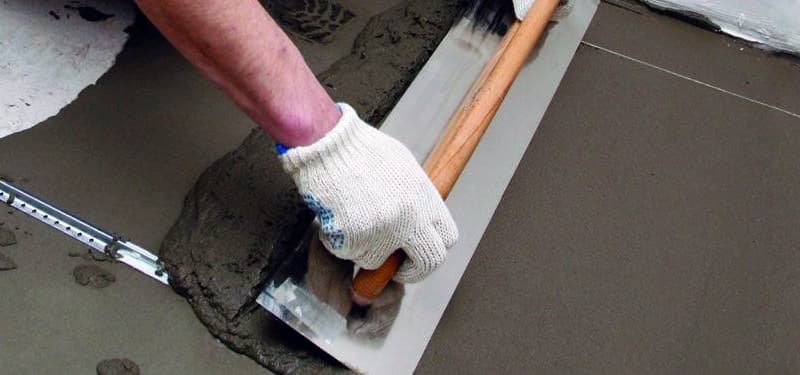 Выравнивание бетонного пола в квартире своими руками: способы. +Видео