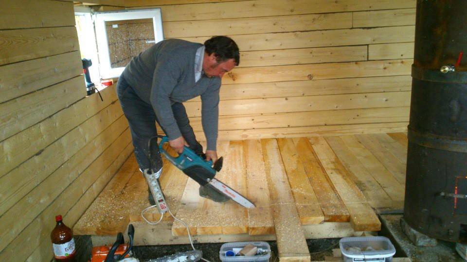 Какие средства подходят для обработки деревянного дома внутри