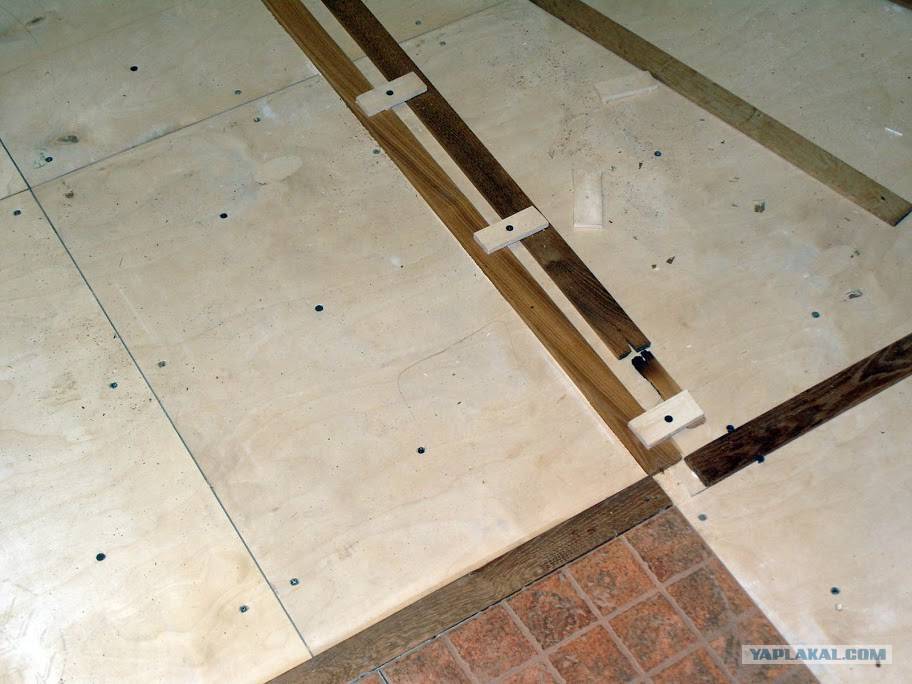 Как уложить керамическую плитку на деревянный пол: укладка