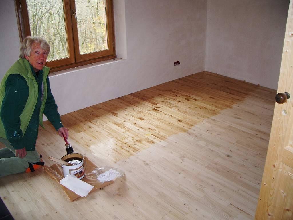 Чем покрасить деревянный пол в доме — преимущества покрашенного пола, выбор материала и порядок работ