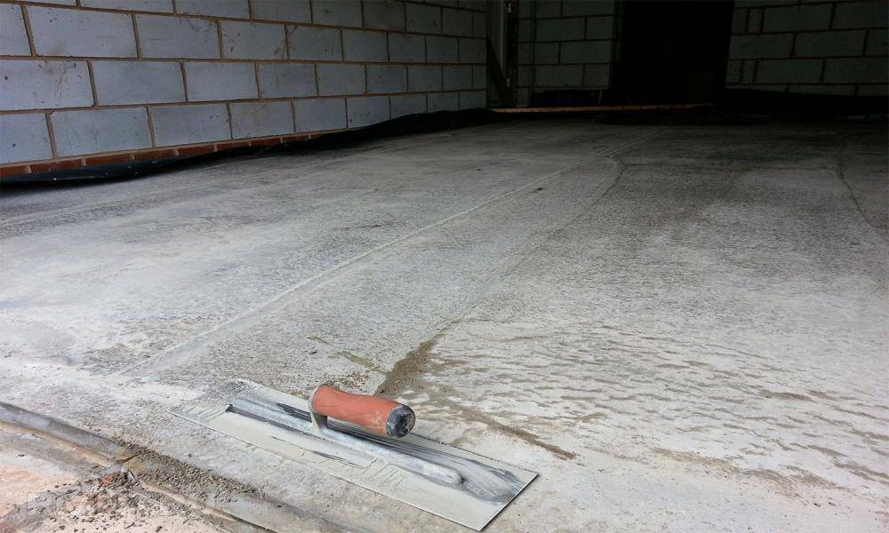Как залить пол в гараже бетоном