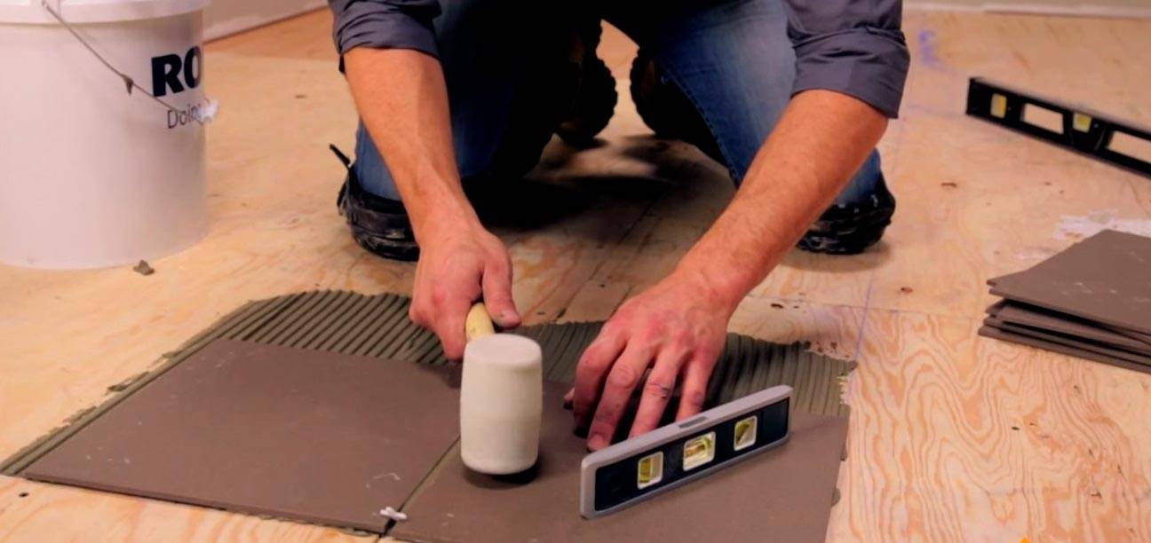 Как класть половую плитку
