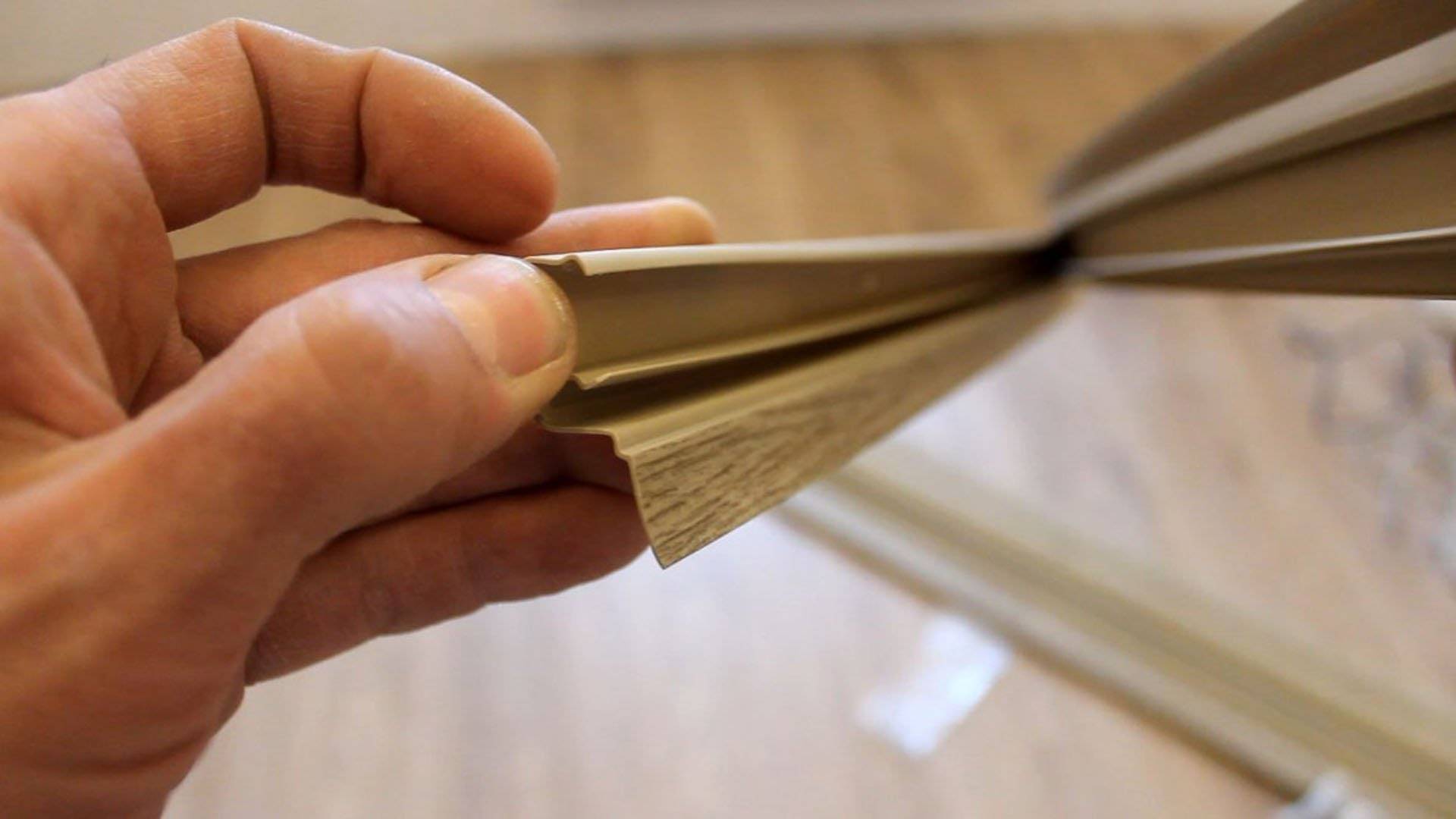 Установка плинтусов своими руками: выбор материала, монтаж