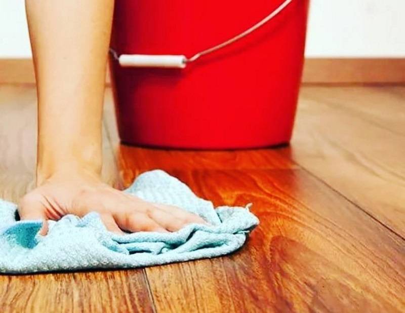 5 случаев, в которых приметы запрещают нам мыть полы дома