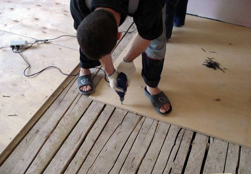 Укладка ламината на деревянный пол своими руками: инструкция
