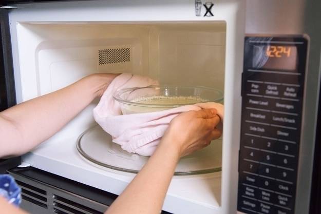 Как в микроволновке отстирать кухонное полотенце