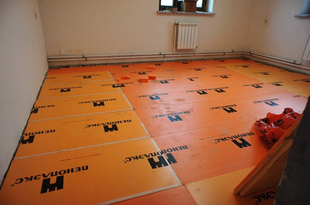 Как утеплить бетонный пол в квартире пеноплексом: обзор утеплителей