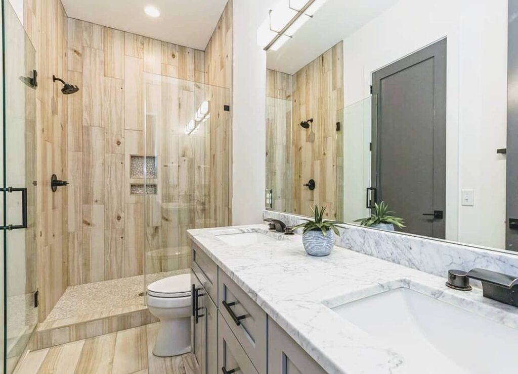 Из чего и как сделать деревянный пол в санузле?