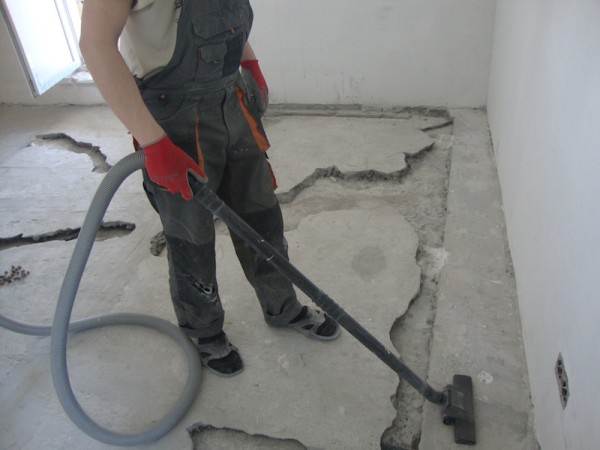 Как исправить дефект монтажа на бетонное основание плитки ПВХ?