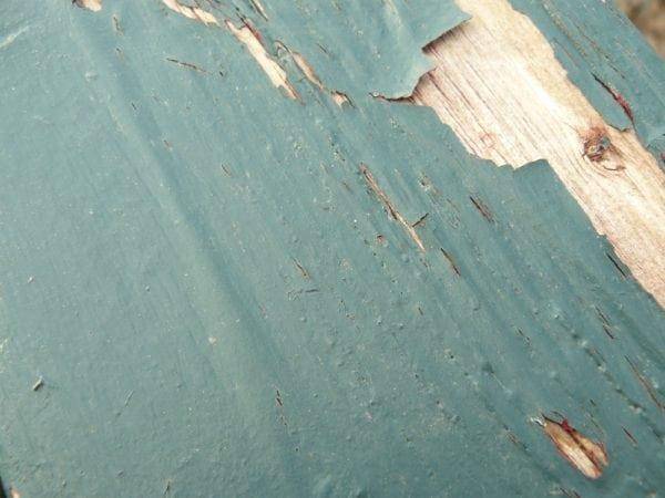 Как быстро и эффективно избавиться от краски на деревянном полу?