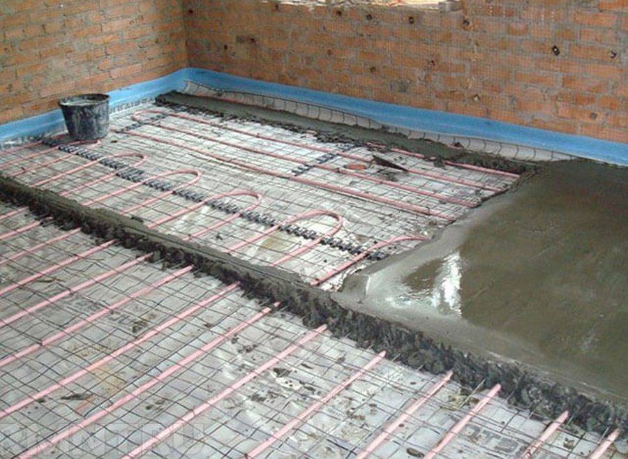Как заливать полы в частном доме – правила заливки стяжки