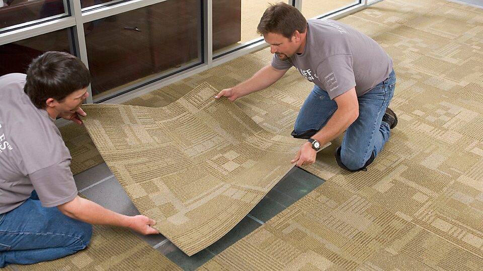 Чем хороша ковровая плитка и как правильно производится ее укладка