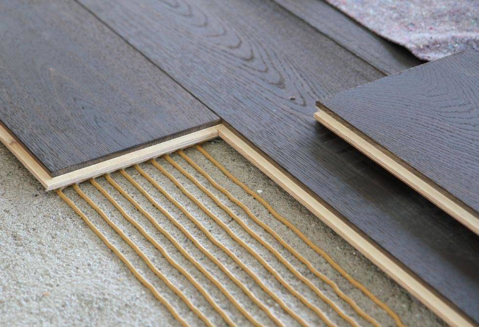 Клей для паркетной доски: пошаговая инструкция