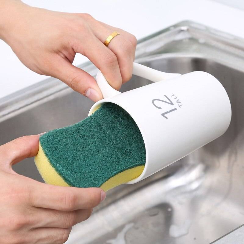 Как часто нужно менять губку для мытья посуды: с какой частотой надо обновлять мочалку в зависимости от материала, что будет, если использовать дольше рекомендованного?