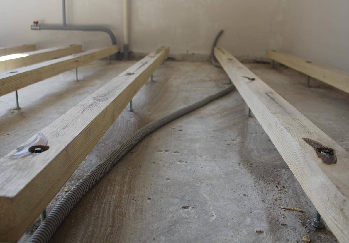 Саморезы для половой доски: выбор материала, принцип работы