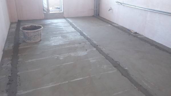 Выравнивание бетонного пола при помощи стяжки