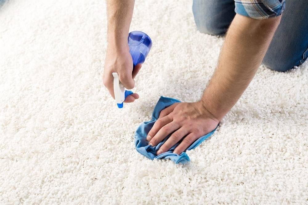 Как почистить ковролин и вывести сложные пятна в домашних условиях доступными средствами