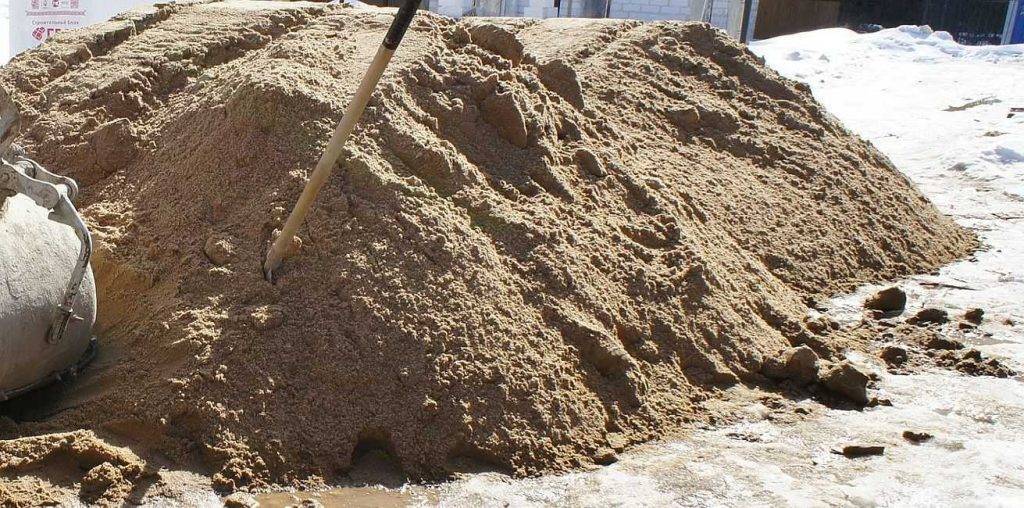 Песок для стяжки: какой нужен, характеристики и правила выбора