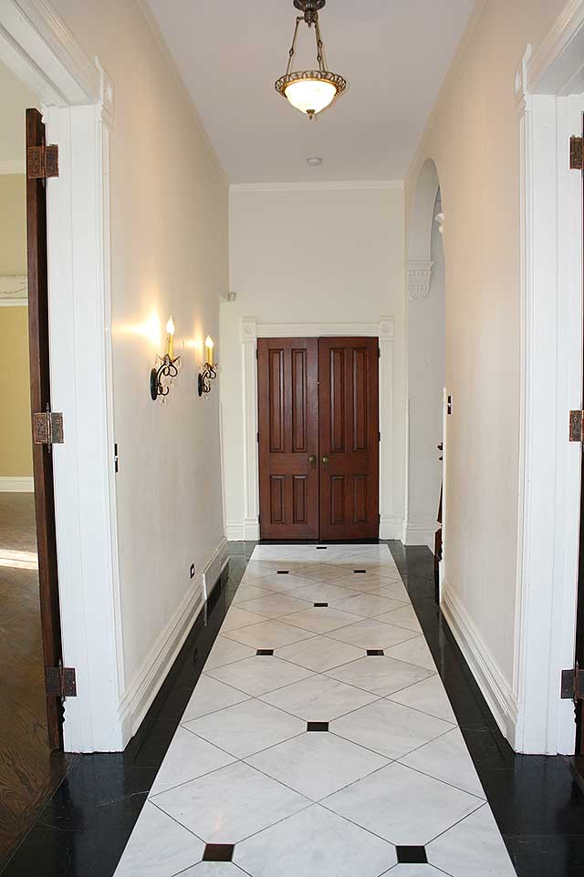 Плитка на пол для коридора и кухни: фото примеры, выбор, укладка
