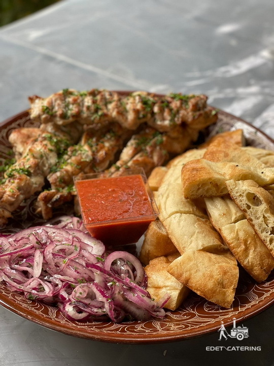 Служба выездного питания: как организовать вкусный праздник без лишних забот