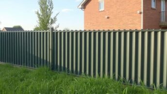 Заборы из профнастила ST 15: простой, надёжный и эстетичный выбор