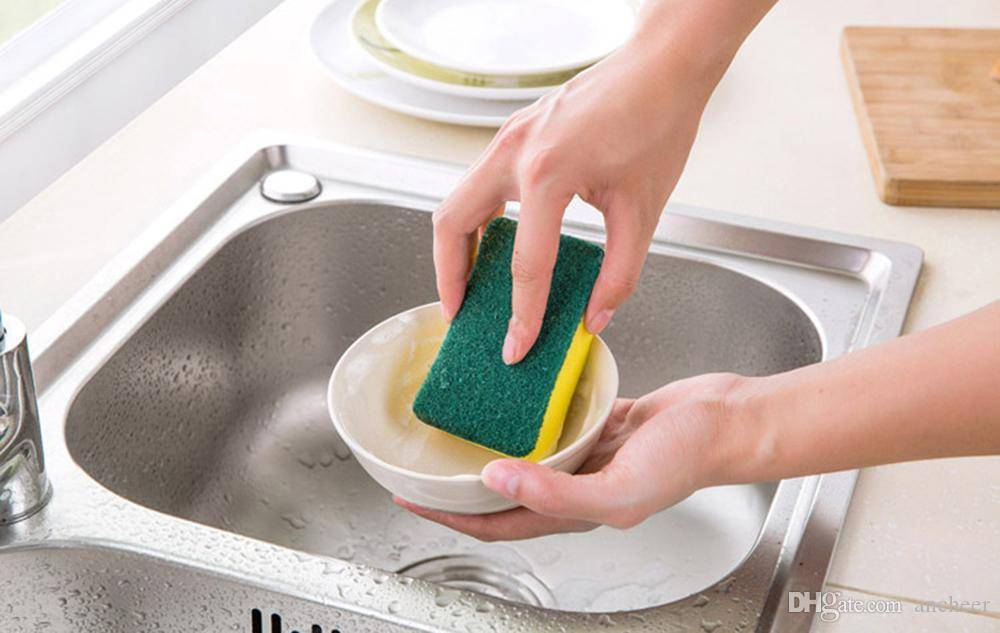 Как часто нужно менять губку для мытья посуды: с какой частотой надо обновлять мочалку в зависимости от материала, что будет, если использовать дольше рекомендованного?