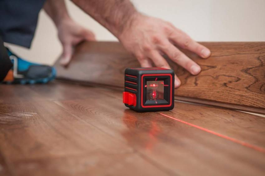 Как сделать лазерный уровень своими руками из лазерной указки и строительного уровня