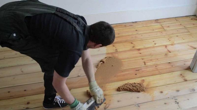 Как выровнять деревянный и бетонный пол под ламинат: способы и варианты