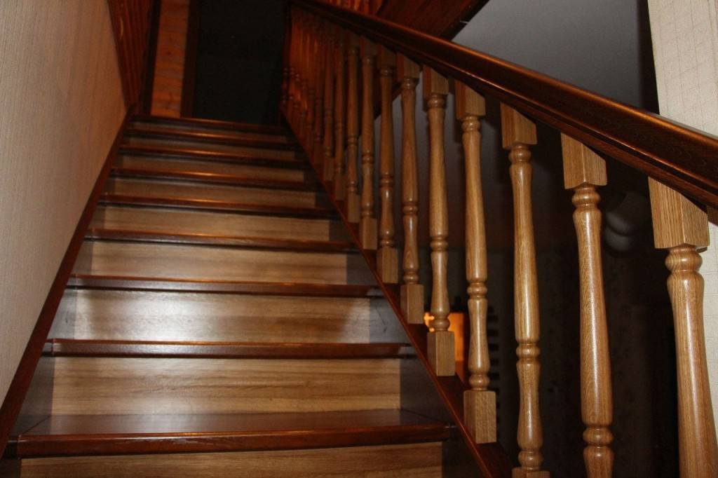 Каким лаком лучше покрыть лестницу. чем покрыть деревянную лестницу? основные виды покрытий для деревянной лестницы