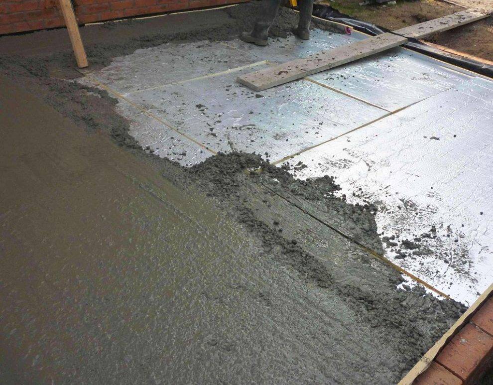 Когда снимать опалубку после заливки бетона летом  сроки - варианты пола