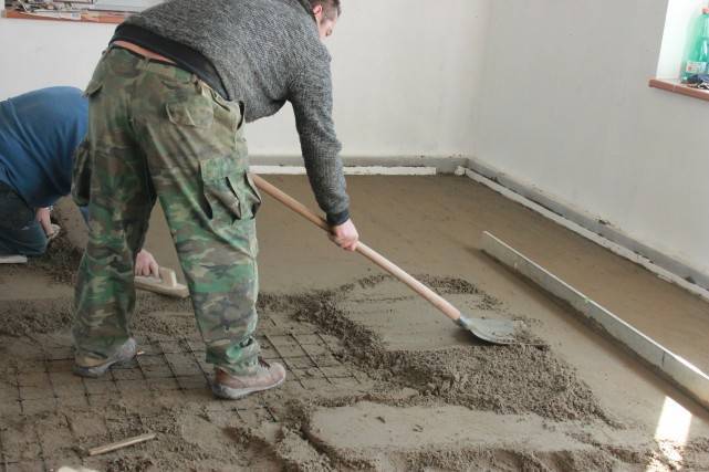 Цементно-песчаная стяжка пола своими руками: технология работ