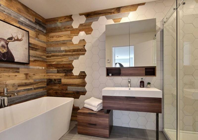 Деревянный пол в ванной комнате