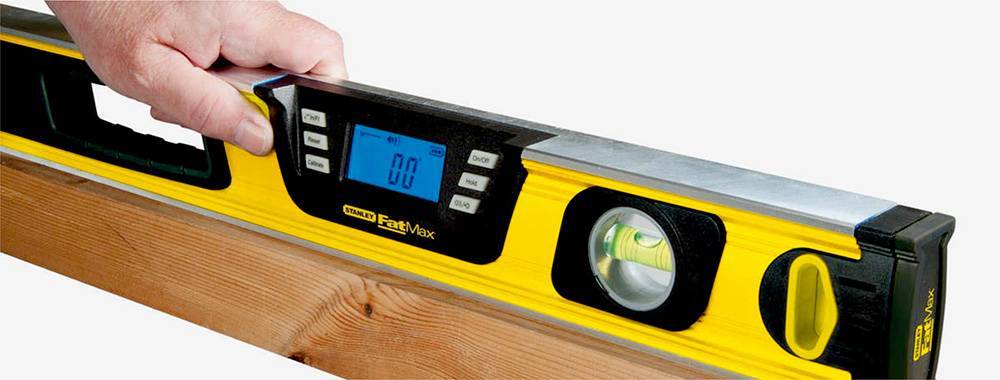 Как отбить уровень пола: принцип использования водяного и лазерного уровней