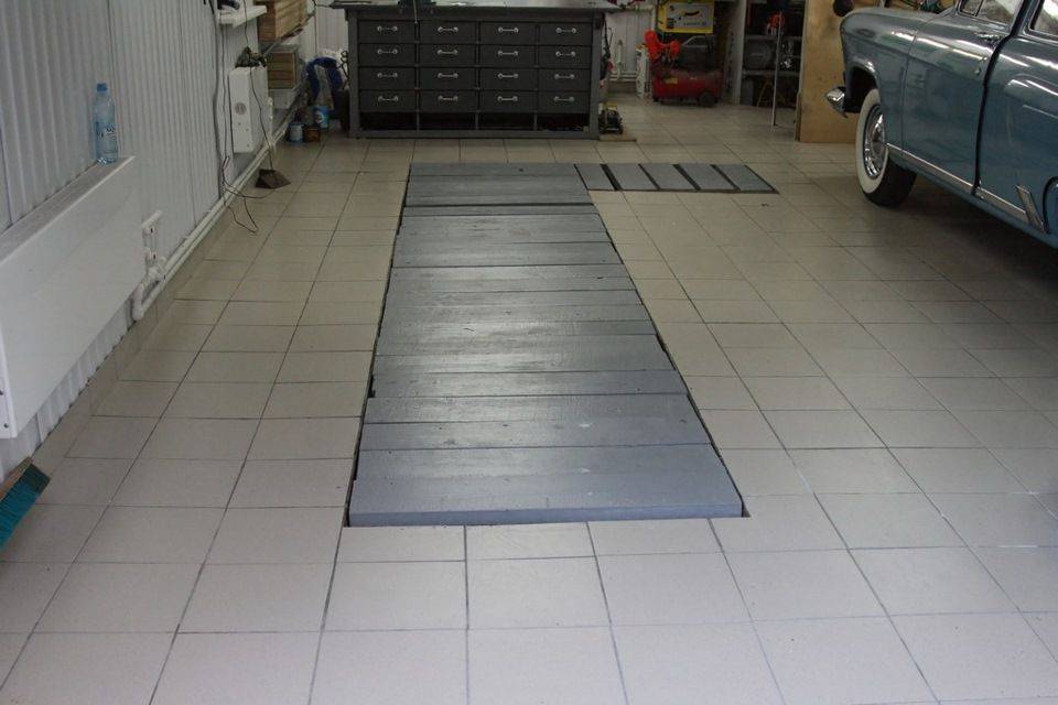 Плитка для гаража – на пол только прочную и стойкую!