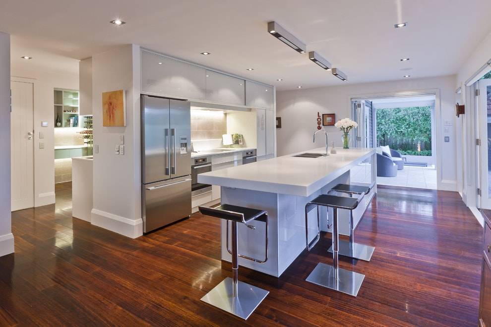 Широкие плинтуса для пола