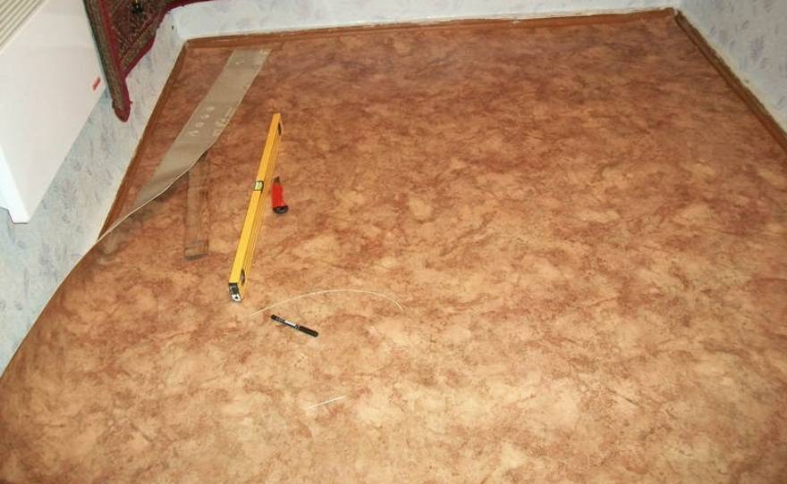 Как правильно положить линолеум на деревянный пол | советы по ремонту
