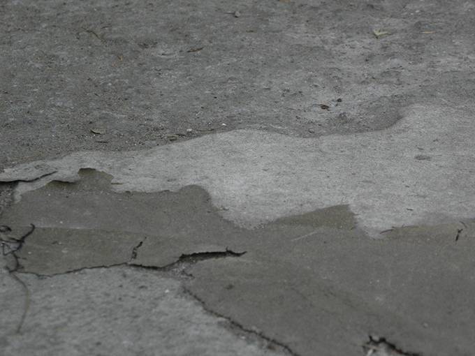 Как защитить бетон от разрушения на улице: варианты покрытия для прочности