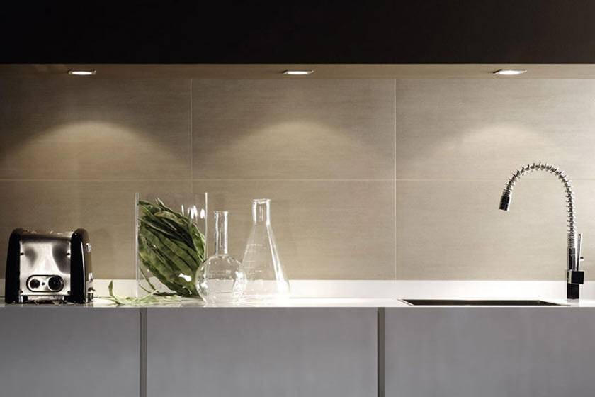 Укладка плитки на кухне на пол