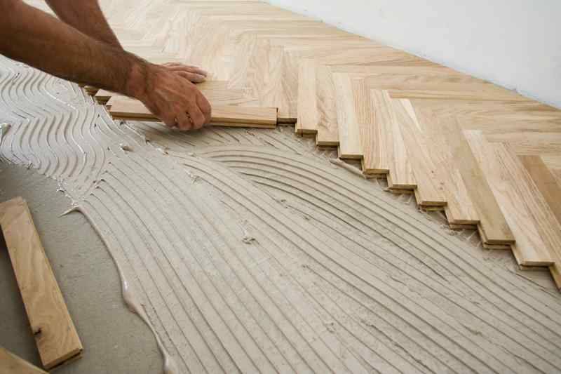 Устройство деревянного пола в квартире из доски: укладка на лаги, как уложить, бетонный пол, палубная доска, правильно
