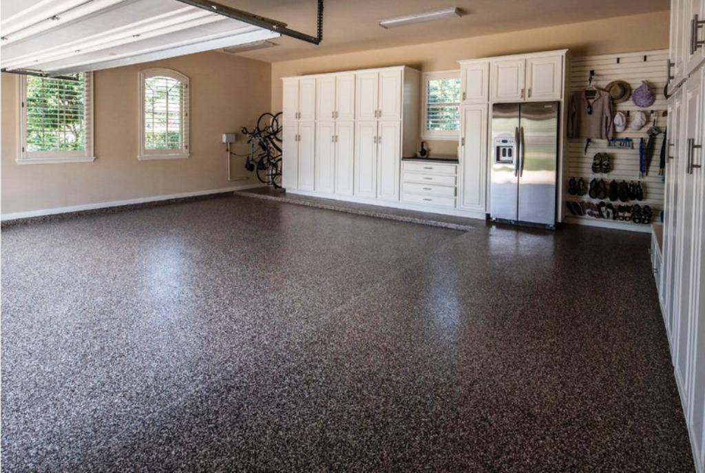Чем покрыть бетонный пол в гараже: требования к материалу.